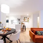 Contemporary Comfort In The Heart Of The City
